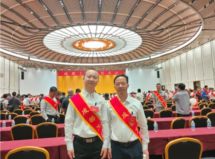 百(bai)匠一(yi)心 | 邁普通(tong)信(xin)胡松、石錦剛獲“成(cheng)都工(gong)匠”殊榮！